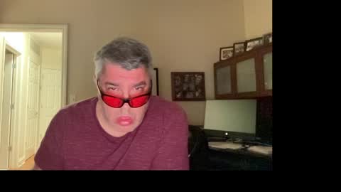 Snapshot of showmet chatting on April 1, 3:18 am Chicago Guy online show from April 1, 3:18 am