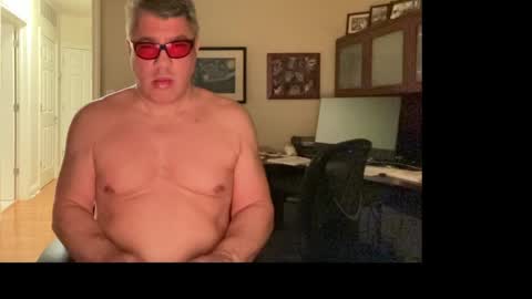 Snapshot of showmet chatting on April 3, 4:54 am Chicago Guy online show from April 3, 4:54 am