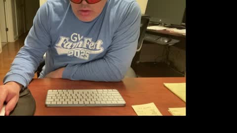 Snapshot of showmet chatting on April 5, 4:20 am Chicago Guy online show from April 5, 4:20 am