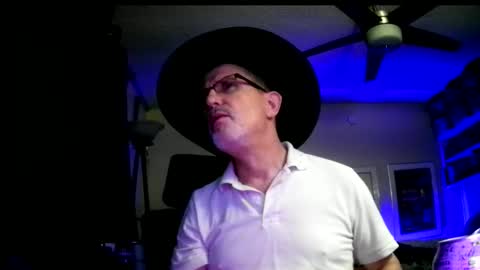 Snapshot of shrewtamer chatting on December 7, 5:37 am shrewtamer online show from December 7, 5:37 am