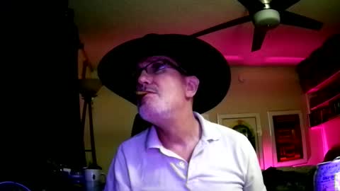 Snapshot of shrewtamer chatting on December 7, 8:44 am shrewtamer online show from December 7, 8:44 am