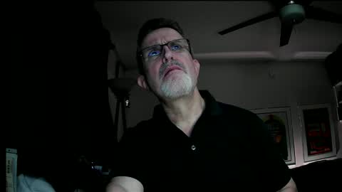 Snapshot of shrewtamer chatting on December 14, 2:01 am shrewtamer online show from December 14, 2:01 am