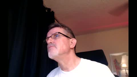Snapshot of shrewtamer chatting on February 26, 5:53 am shrewtamer online show from February 26, 5:53 am