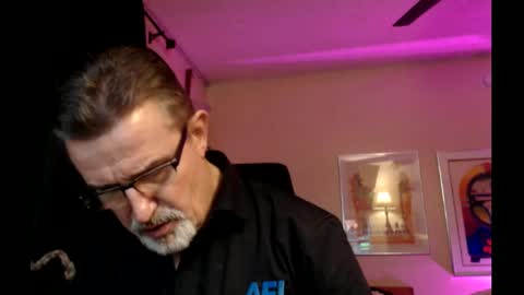 Snapshot of shrewtamer chatting on March 5, 2:14 am shrewtamer online show from March 5, 2:14 am