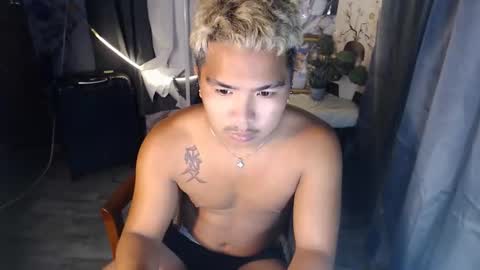 Snapshot of shunks_hottie chatting on March 16, 4:44 pm kaikai online show from March 16, 4:44 pm