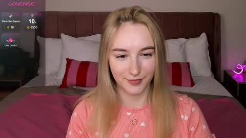Snapshot of shy__polly chatting on May 15, 11:23 pm Polly online show from May 15, 11:23 pm