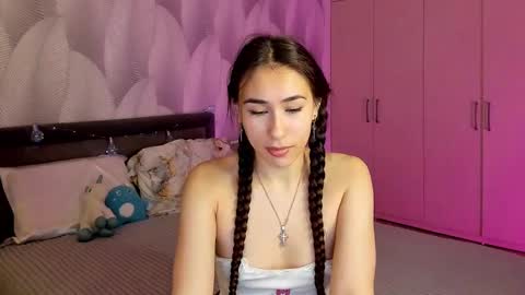 Snapshot of shy_bambiii chatting on December 8, 2:07 am Mika online show from December 8, 2:07 am