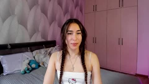 Snapshot of shy_bambiii chatting on December 10, 6:01 am Mika online show from December 10, 6:01 am