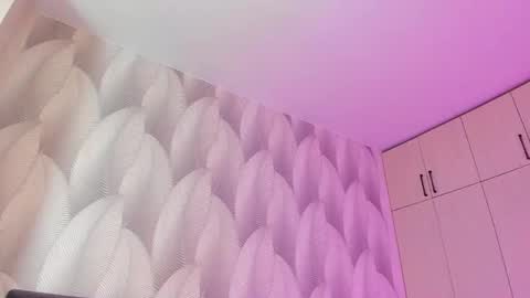 Snapshot of shy_bambiii chatting on December 19, 5:51 am Mika online show from December 19, 5:51 am