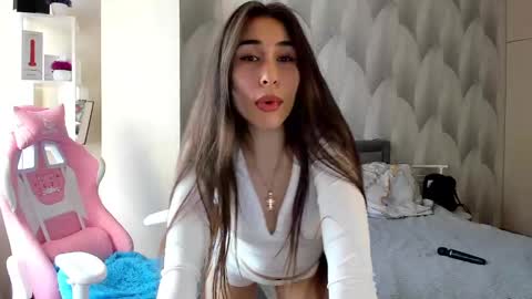 Snapshot of shy_bambiii chatting on January 15, 6:22 am Mika online show from January 15, 6:22 am