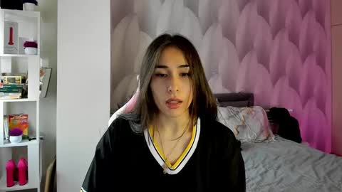 Snapshot of shy_bambiii chatting on January 19, 8:50 am Mika online show from January 19, 8:50 am