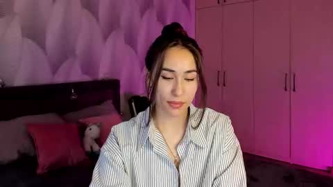 Snapshot of shy_bambiii chatting on January 29, 2:40 am Mika online show from January 29, 2:40 am