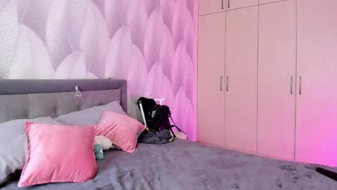 Snapshot of shy_bambiii chatting on January 31, 9:48 am Mika online show from January 31, 9:48 am