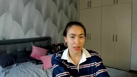 Snapshot of shy_bambiii chatting on September 9, 8:03 am Mika online show from September 9, 8:03 am