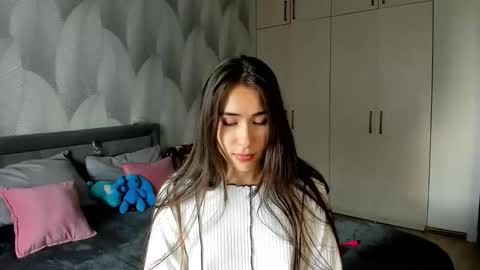 Snapshot of shy_bambiii chatting on September 18, 1:40 am Mika online show from September 18, 1:40 am