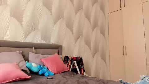 Snapshot of shy_bambiii chatting on September 20, 2:45 am Mika online show from September 20, 2:45 am