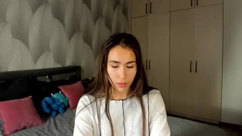 Snapshot of shy_bambiii chatting on September 21, 3:30 am Mika online show from September 21, 3:30 am