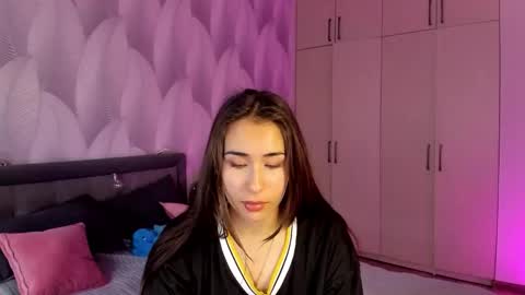 Snapshot of shy_bambiii chatting on September 22, 1:18 am Mika online show from September 22, 1:18 am