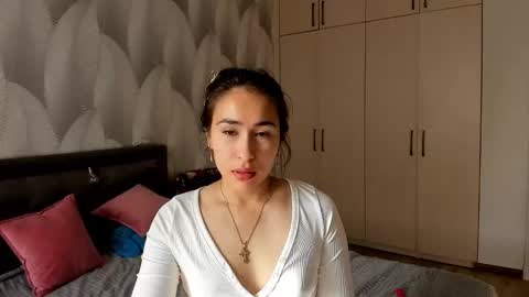 Snapshot of shy_bambiii chatting on September 25, 2:48 am Mika online show from September 25, 2:48 am