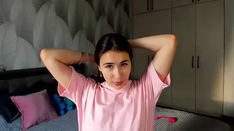 Snapshot of shy_bambiii chatting on September 26, 1:31 am Mika online show from September 26, 1:31 am