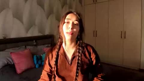 Snapshot of shy_bambiii chatting on October 20, 2:01 am Mika online show from October 20, 2:01 am