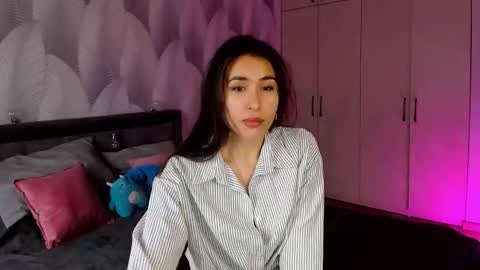 Snapshot of shy_bambiii chatting on October 26, 2:39 am Mika online show from October 26, 2:39 am