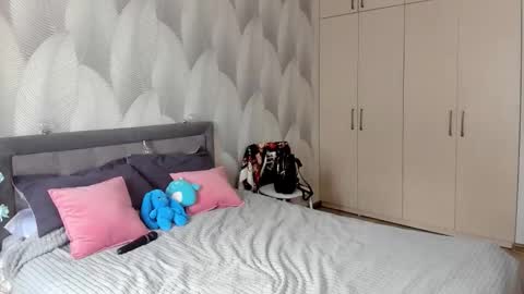 Snapshot of shy_bambiii chatting on October 28, 2:37 am Mika online show from October 28, 2:37 am