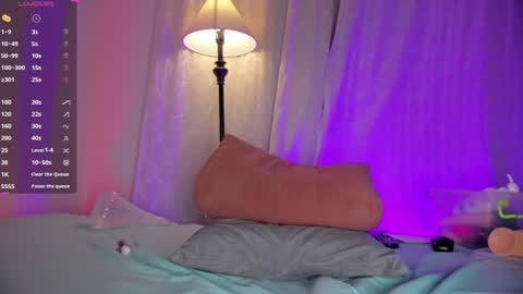 Snapshot of shy_booty18 chatting on December 12, 1:21 am Katya online show from December 12, 1:21 am