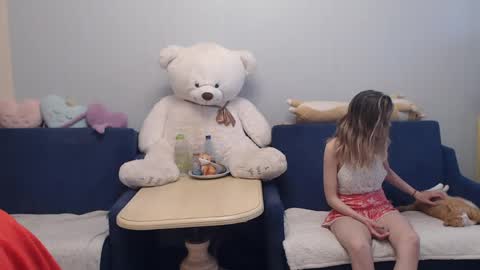 Snapshot of shy_moony chatting on May 31, 6:09 pm just Alex online show from May 31, 6:09 pm