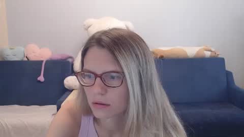 Snapshot of shy_moony chatting on August 6, 4:09 pm just Alex online show from August 6, 4:09 pm