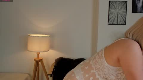 Snapshot of shy_nikka_4you chatting on July 10, 3:11 am Nika online show from July 10, 3:11 am