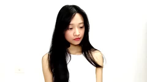 shy_pink_doll online show from April 24, 4:09 pm