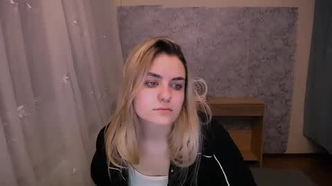 shy_sabrina_ online show from March 11, 4:32 am