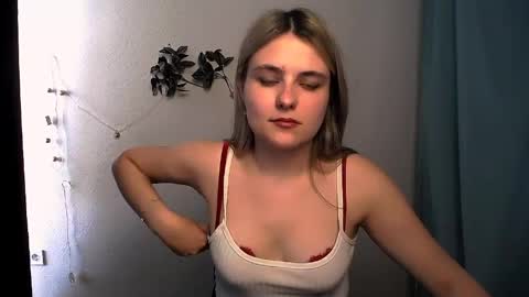 Snapshot of shy_sabrina_ chatting on May 8, 11:26 am shy_sabrina_ online show from May 8, 11:26 am