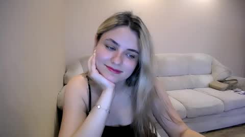 Snapshot of shy_sabrina_ chatting on June 3, 1:03 pm shy_sabrina_ online show from June 3, 1:03 pm