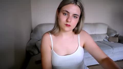 Snapshot of shy_sabrina_ chatting on June 19, 1:15 pm shy_sabrina_ online show from June 19, 1:15 pm
