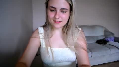 Snapshot of shy_sabrina_ chatting on July 21, 1:35 pm shy_sabrina_ online show from July 21, 1:35 pm