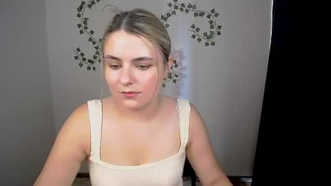 Snapshot of shy_sabrina_ chatting on August 4, 1:36 pm shy_sabrina_ online show from August 4, 1:36 pm