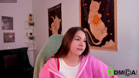 Snapshot of shycherry_ chatting on June 7, 1:04 pm shycherry_ online show from June 7, 1:04 pm