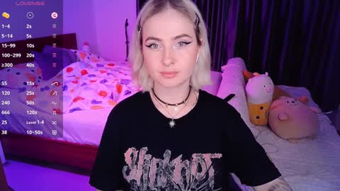 Snapshot of shyfoxxxy chatting on December 8, 9:57 am Effie online show from December 8, 9:57 am