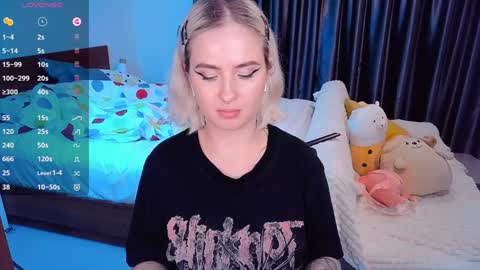 Snapshot of shyfoxxxy chatting on December 8, 6:28 pm Effie online show from December 8, 6:28 pm