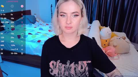 Snapshot of shyfoxxxy chatting on December 9, 12:51 pm Effie online show from December 9, 12:51 pm