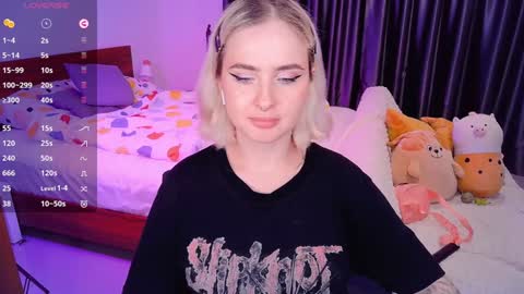 Snapshot of shyfoxxxy chatting on December 11, 5:04 pm Effie online show from December 11, 5:04 pm