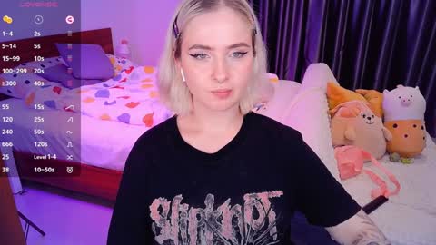 Snapshot of shyfoxxxy chatting on December 11, 8:07 pm Effie online show from December 11, 8:07 pm