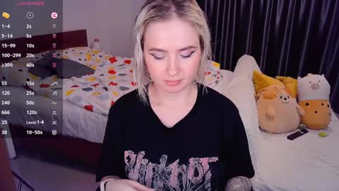 Snapshot of shyfoxxxy chatting on December 12, 3:05 pm Effie online show from December 12, 3:05 pm