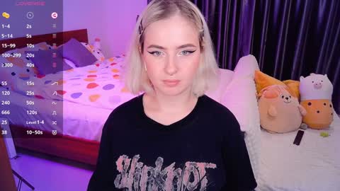 Snapshot of shyfoxxxy chatting on December 13, 12:39 pm Effie online show from December 13, 12:39 pm