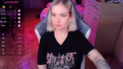 Snapshot of shyfoxxxy chatting on December 20, 5:29 pm Effie online show from December 20, 5:29 pm