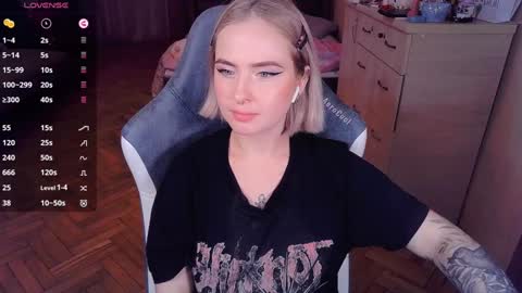 Snapshot of shyfoxxxy chatting on January 2, 6:12 pm Effie online show from January 2, 6:12 pm