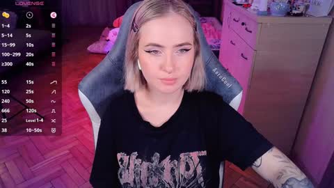 Snapshot of shyfoxxxy chatting on January 9, 6:15 pm Effie online show from January 9, 6:15 pm