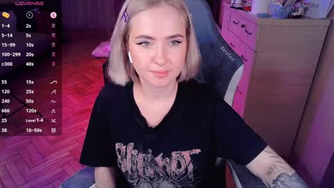 Snapshot of shyfoxxxy chatting on January 10, 3:48 pm Effie online show from January 10, 3:48 pm